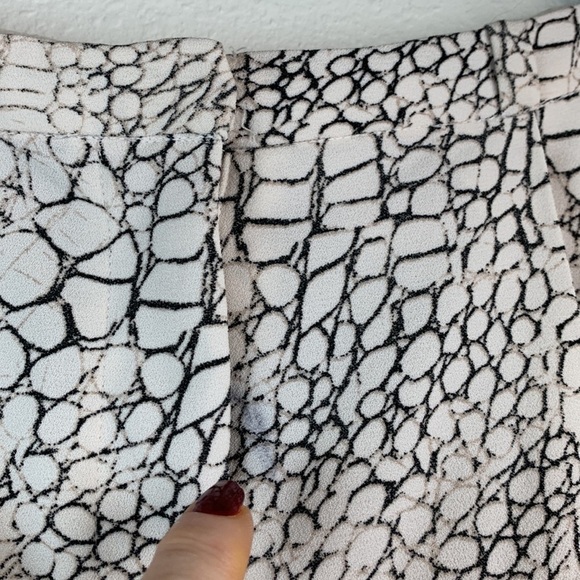 Philosophy snake print tuxedo style dress shorts side pockets pleat front (flaw) - Picture 6 of 12